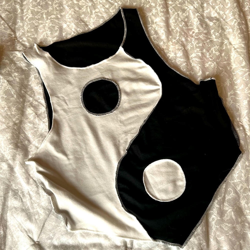 Yin Yang crop top size S